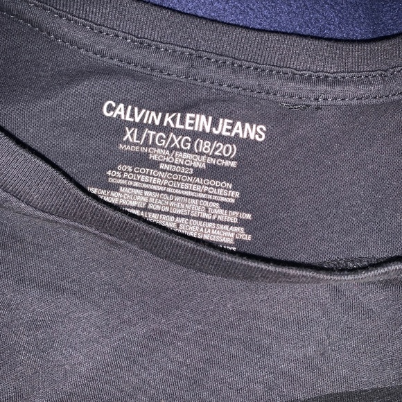 Calvin Klein - Picture 2 of 4